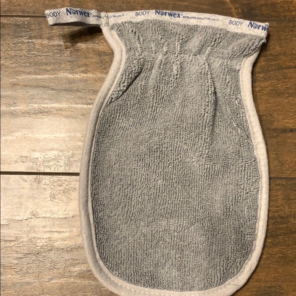 Norwex body scrub mitt